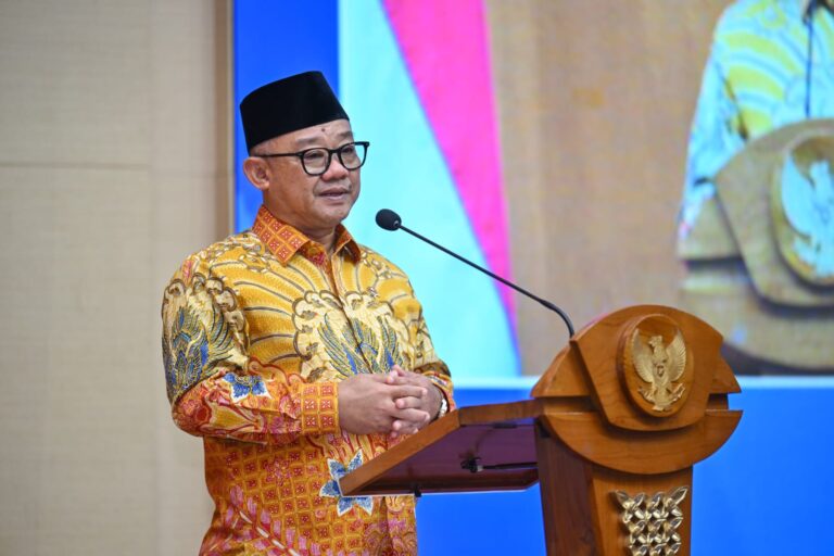 mendikdasmen batik kuning krem